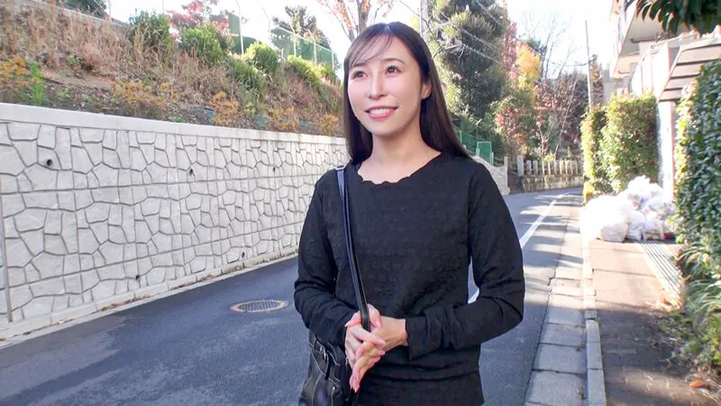 SNSでナンパした美人人妻が、旦那以外の身体に興奮してドエロい本性さらけ出しちゃいました！ 工藤ゆり サンプル画像1