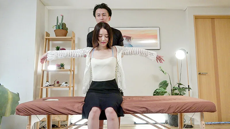 買い物帰りの人妻がナンパされてついていっちゃった。美咲かんな サンプル画像2