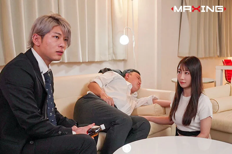 夫の部下に言い寄られ…自宅で裏切りのNTR 斉藤帆夏 サンプル画像1