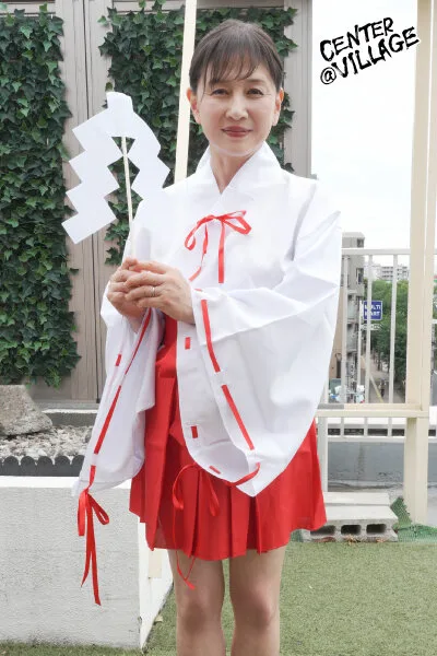 たとえば熟女がコスッたら！？そこには現実逃避の楽園がありました！ 青葉小夏 サンプル画像2