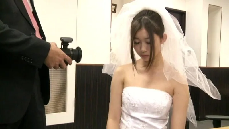 史上サイテーの寝取られ映像!カメラを持っているのは旦那。 あなた、ごめんなさい 稲川なつめ サンプル画像10