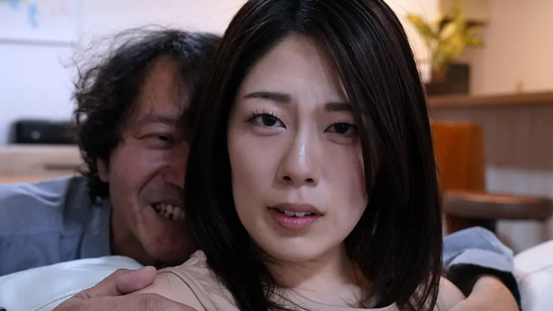 義父のデカチンにハマってしまった淫乱義娘。義父のためにスペシャルビデオを制作することに!言いなりの義理娘のマ〇コの中をデカチンでぐるぐるとかき混ぜながら、くっさい足を舐められ2回もイカされ…?!澄河美花 サンプル画像2