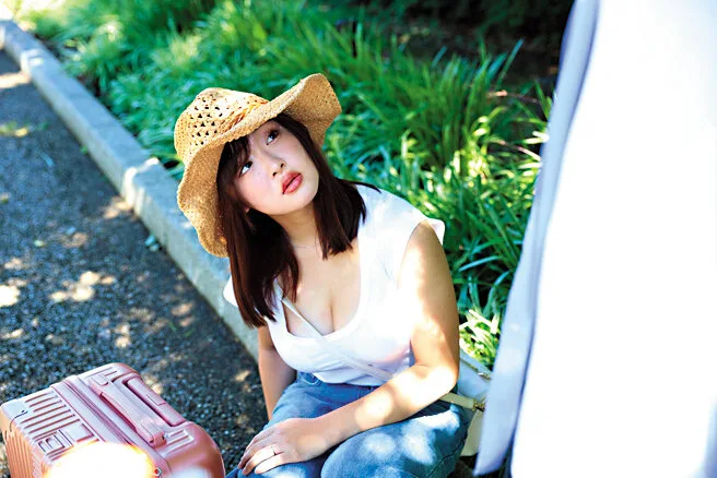 旦那不在の2泊3日…田舎の蒸し暑い夏に汗を垂れ流しながら義父に抱かれました。 岡本莉里 サンプル画像2