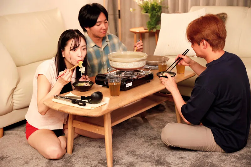 寝ても覚めても僕の顔面の上で剛毛マ〇コを舐めさせイキ狂う友達のお母さん 鈴木真夕 サンプル画像1