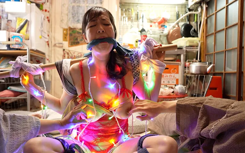 素人の縛り生中出し【色白ぽっちゃり肉便器妻編】近所のぽっちゃり奥さんは僕らのお掃除をしてくれる卑猥な肉便器雌豚でした。 成田かなこ サンプル画像1