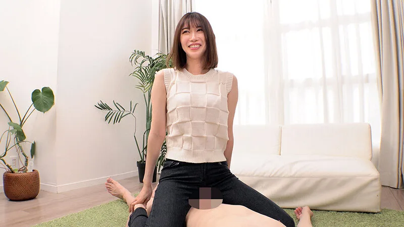 ベビーカーを押す産後処女の素人奥様のピタパン尻にデカチン即ハメ!ご無沙汰マ○コにデカチン無理やりねじ込み強引にイカせる高速ピストン口説きSEXに連続絶頂!「あなた許して‥」そのまま子宮の奥を激突きされ連続生中出し! サンプル画像2