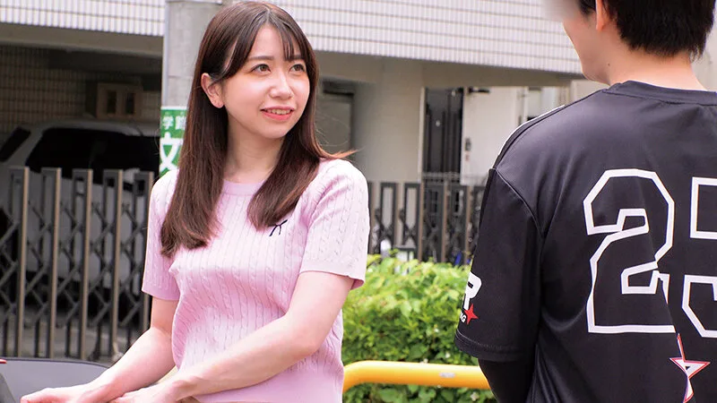 ベビーカーを押す産後処女の素人奥様のピタパン尻にデカチン即ハメ!ご無沙汰マ○コにデカチン無理やりねじ込み強引にイカせる高速ピストン口説きSEXに連続絶頂!「あなた許して‥」そのまま子宮の奥を激突きされ連続生中出し! サンプル画像6