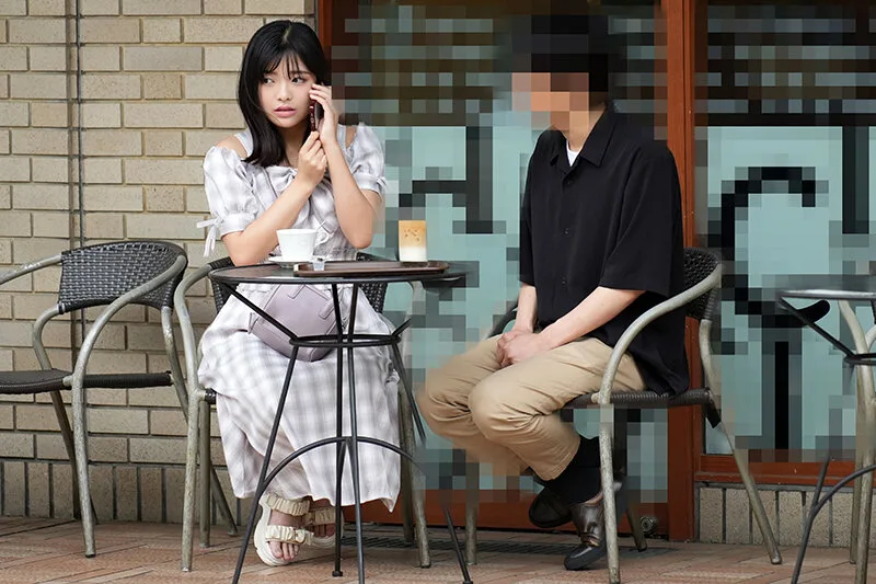 【中出しNTR】元気系地下アイドル デート中に変態おぢに呼び出され即ハメ変態コスでバチボコ種付け サンプル画像2