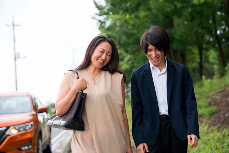 旦那がかまってくれないから…教え子との禁断の情事に嵌ってしまった元教師の人妻 佐久間楓 サンプル画像3