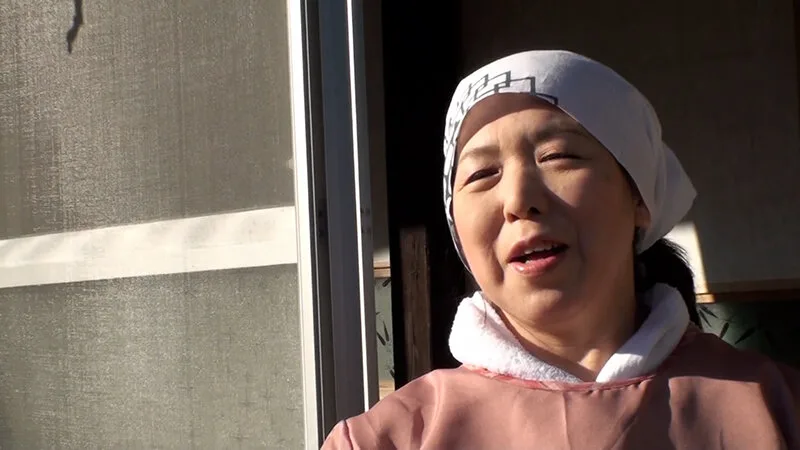 農家の熟女が刺激を求めてAV出演で性欲発散!娯楽のない田舎で一人暮らしの熟女がカメラの前で淫乱濃厚中出しSEX! サンプル画像1