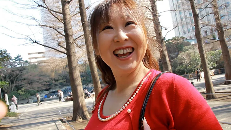 男性の要望は何でもOK!?のぽっちゃり爆乳熟女!根っからのエロエロ気質で超絶感度の中出しSEX! サンプル画像1