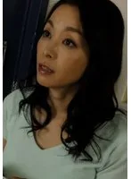 いつもお裾分けに来てくれるお隣の奥さんがエロく誘ってくるので…思わず玄関先での痴女SEXでザーメンを搾り取られる！