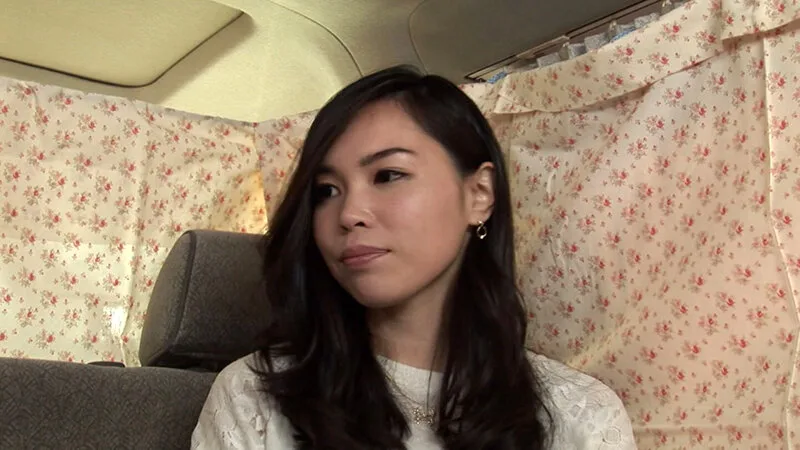 東京豊洲で遭遇!結婚4年29歳!ロングブーツの黒下着セレブ妻! サンプル画像1