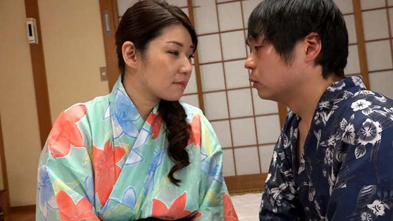 浴衣姿が色っぽい五十路の母は愚息の思いを受け入れる覚悟を決め見つめあう…女の悦びを感じ快楽に溺れる禁断の欲情交尾! サンプル画像1