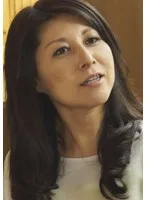 娘に彼氏を紹介していたらテーブルの下で触られて!声を抑えて盛り上がる熟年カップル。