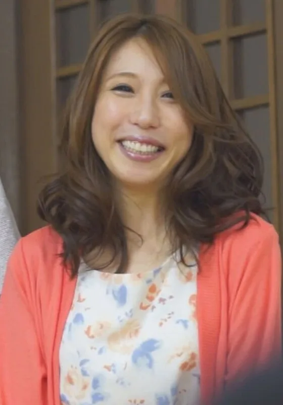 「娘居るからだめ!」隣の部屋には娘がいるのに声が止まらない!声を抑えて燃え上がる熟年セックス!