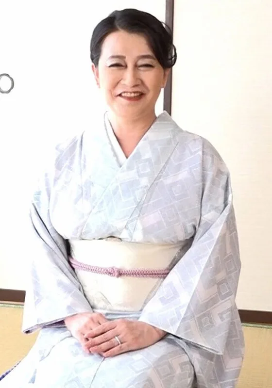 和服姿の爆乳おばさん!アダルトグッズのモニターからあれよあれよのAV出演!緊張から人生最高イキ過ぎ性交!