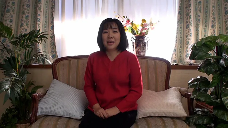 小さな会社を経営する52歳の熟女が会社の為にAV出演を決意!ポッチャリボディに黒々陰毛がエロ過ぎる熟女のアヘ顔めがけて顔射フィニッシュ! サンプル画像1