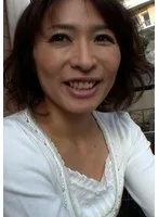 小ぶりな乳房にデカ乳首、淫靡な剛毛、可愛い顔立ちから想像できない下品な肉体！旦那さんの肉棒しか知らない美熟女が淫乱開花の変態SEXにハマる！