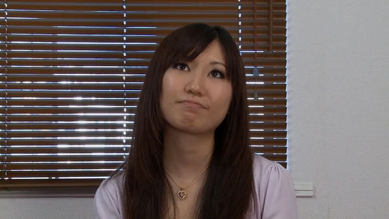 やっぱり結婚は早い内はダメだね!結婚ホヤホヤなのに旦那に浮気されてAV出演を決めた若妻さん!ねっとりフェラで肉棒をギンギンにしたら肉壺の奥底まで挿入!中出しフィニッシュでご満悦! サンプル画像2
