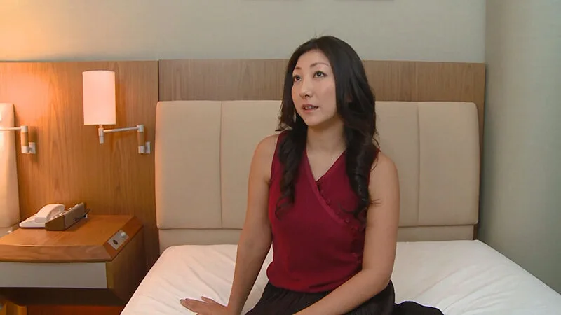 普段は海に波にサーフィン三昧の褐色系BODYの人妻さん!今日は夫に内緒で男に乗りまくりの中出しセックス! サンプル画像1