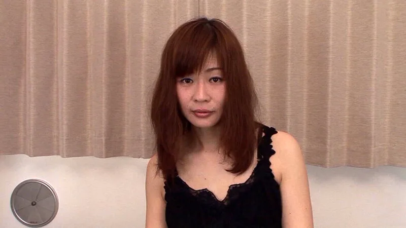 勇気を出して応募したけど緊張で震える熟女さん!緊張をほぐしてあげる為に乳首やアソコを舐めたら気分上々!中出しセックス! サンプル画像1