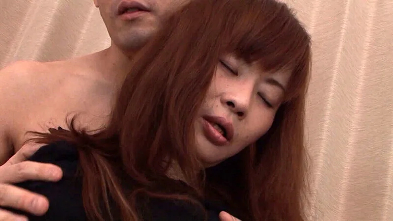 勇気を出して応募したけど緊張で震える熟女さん!緊張をほぐしてあげる為に乳首やアソコを舐めたら気分上々!中出しセックス! サンプル画像3
