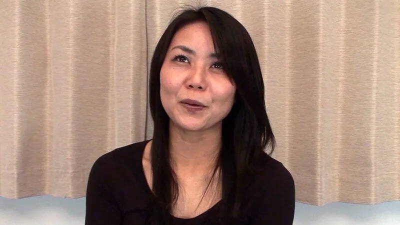 どう見てもJD!とても四十路には見えない素人熟女さん!彼氏はいるけど物足りない彼女が激しさを求めてAV出演!中出しセックスを決め込んじゃう! サンプル画像2