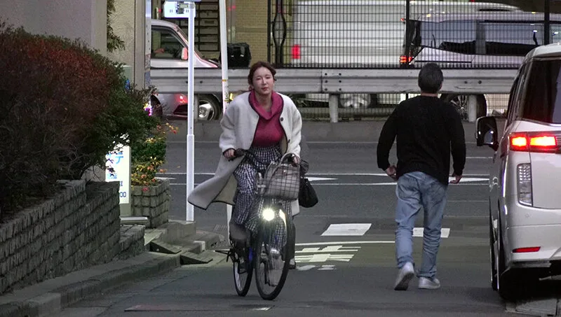 ゆい ママチャリ人妻の貪欲ママ活SEX 波多野結衣 サンプル画像1