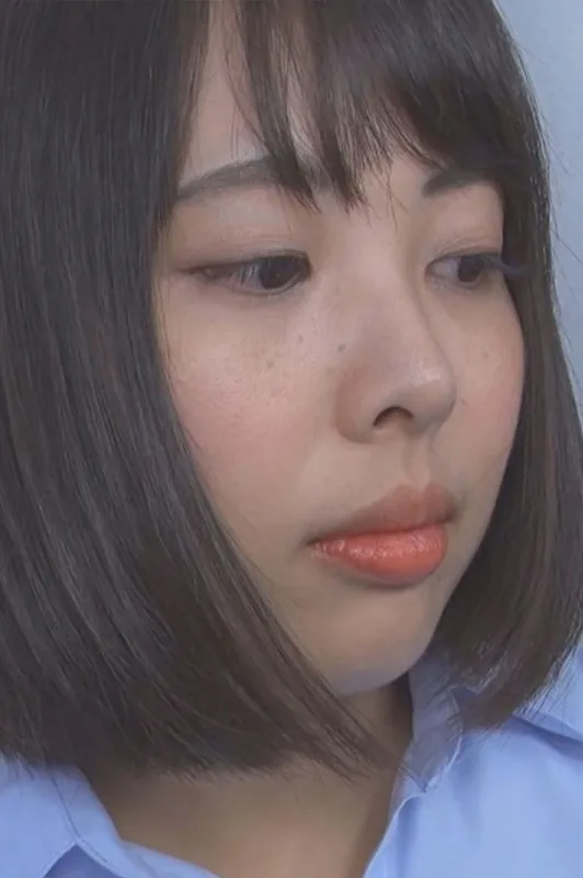 痴●の手マンに耐えられず潮吹き!我慢できずにトイレで貪り合う