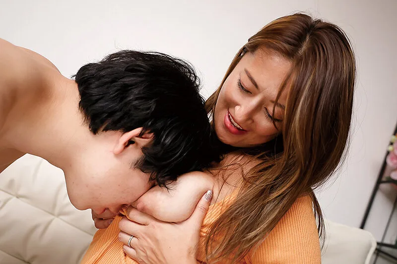 たわわな胸元を見せつけ誘惑してくる上司の奥さん 吹石れな サンプル画像3