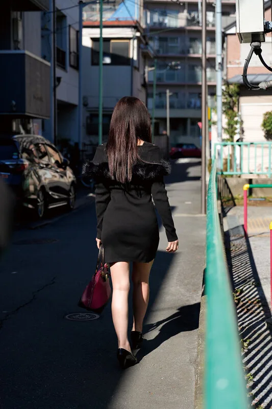 初めての女は親父の愛人 大槻ひびき サンプル画像20