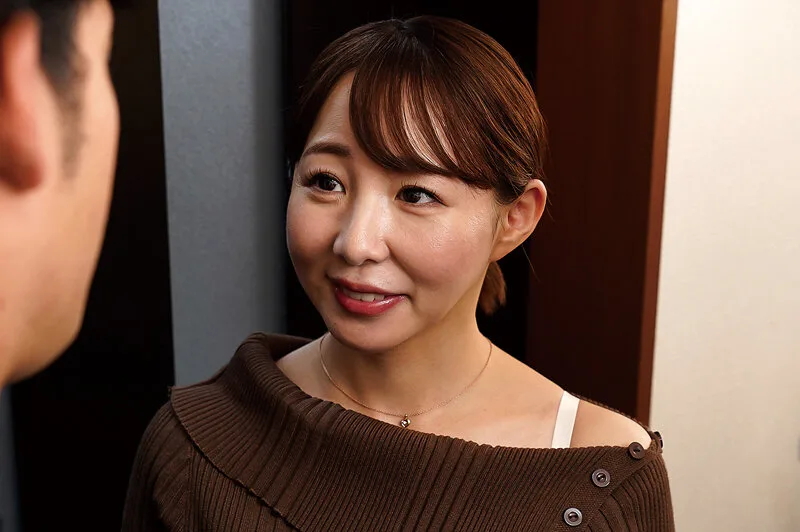 一見普通のおばさん家政婦だが、実は女王様気質のド痴女だった!? 成宮いろは サンプル画像3