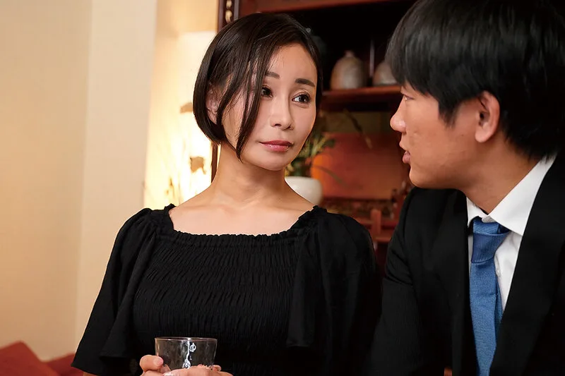 夫の三回忌の夜、娘婿と交わる未亡人の義母 明里ともか サンプル画像3