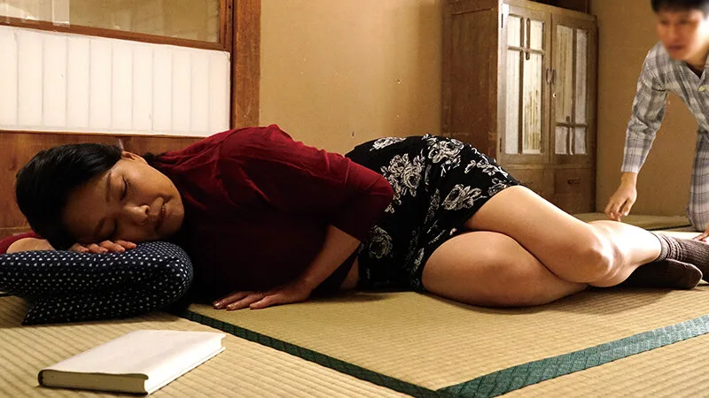 誰にも言えません… 墓まで持ってゆく秘密の情事6 愛する息子と禁断の快楽に堕ちていく…【中出し近親相姦】五十路母12人4時間 サンプル画像1