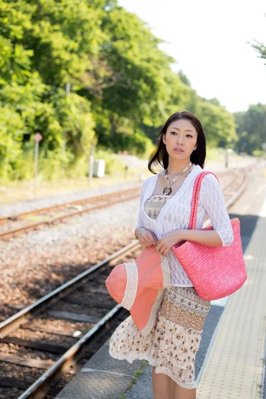 避暑地の背徳夫人 ～陰欲に堕とされた美人妻～ 小早川怜子 サンプル画像1