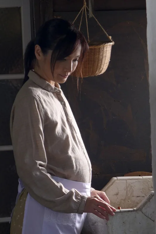 昭和禁断秘話 ~出征前夜 私は息子を抱きました~ 寺崎泉 サンプル画像2