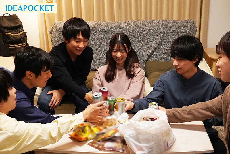 「女1人で参加したのが間違いでした…」 宅飲みで同級生達に廻された女子大生。 さくらわかな サンプル画像1