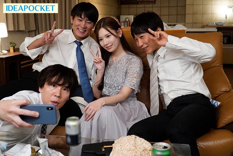 「皆でHしようよ」 結婚式の二次会宅飲みで発情したヤリマン未婚女が男全員喰う。 怒涛の精子搾り取り!! 明里つむぎ サンプル画像2