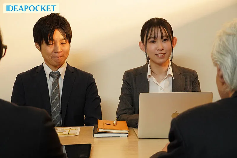 出張先が記録的豪雨で妹みたいな先輩と突然相部屋に… 童貞の僕に悪ふざけ誘惑してくる女上司の意外すぎるスリム巨乳に我慢できず朝まで何度もSEXしまくった 月城りり香 サンプル画像1