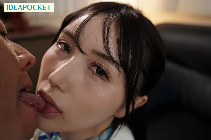 フライト後の滞在先で変態脚フェチ機長と汗だくベロキス性交に溺れる美脚パンストCA 藤咲まい サンプル画像7
