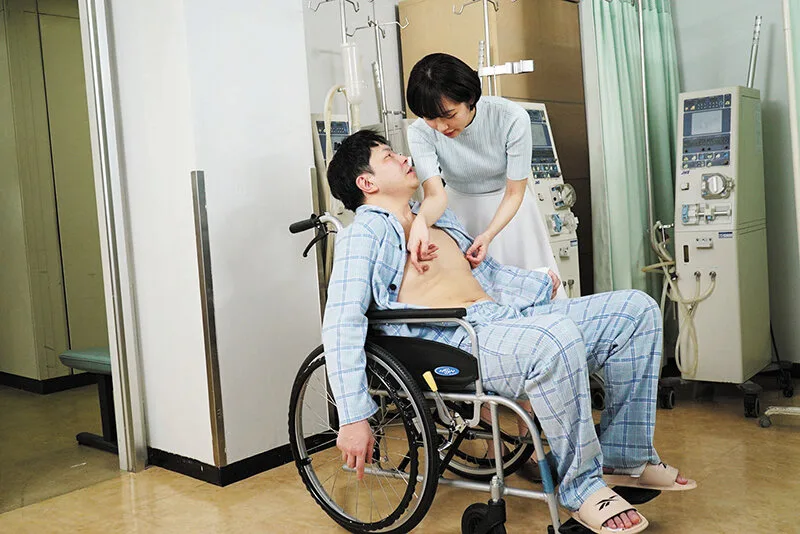 同級生の妻 入院生活で溜まりまくった俺のベッドに友人夫婦が見舞いに来て 美咲かんな サンプル画像5