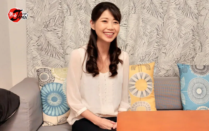 イケメンが人妻を部屋に連れ込んでSEXに持ち込む様子を盗み撮りしたDVD。023~強引にそのまま中出ししちゃいました~Part.2 サンプル画像7
