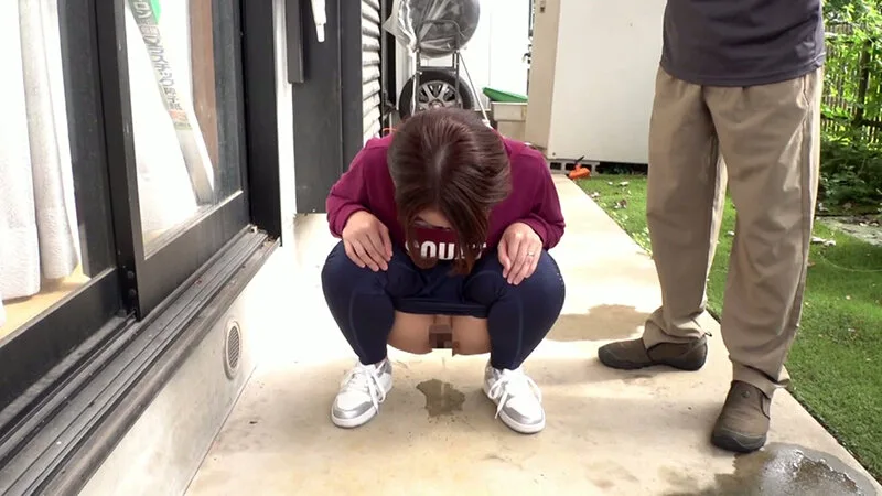 隣の変態親子のために二穴解放する美尻めがね妻 戸田美々香 サンプル画像1