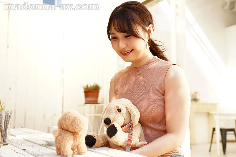ペットの散歩中、絶対に1 回はナンパされる自然体で色気を振りまく人妻 新人 稲富詩音 35歳 AVデビュー サンプル画像2