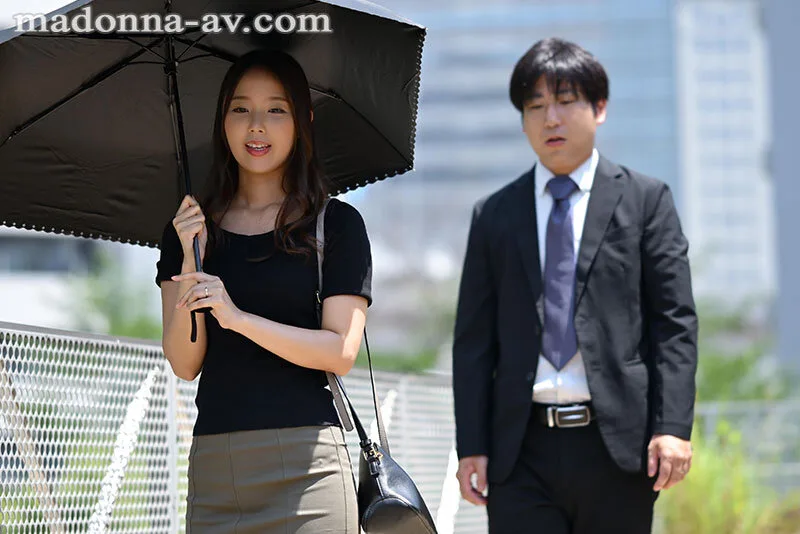 寝取らせ串刺し輪● 愛する妻を深奥まで犯し尽くして下さい―。 市来まひろ サンプル画像1