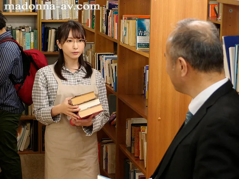 人妻秘書、汗と接吻に満ちた社長室中出し性交 最初で最高の秘書、ここに誕生―。 新妻ゆうか サンプル画像1