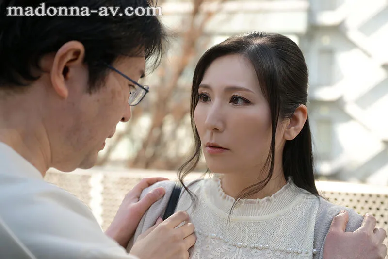寝取らせ串刺し輪● 愛する妻を深奥まで犯し尽くして下さい―。 椎名ゆな サンプル画像1
