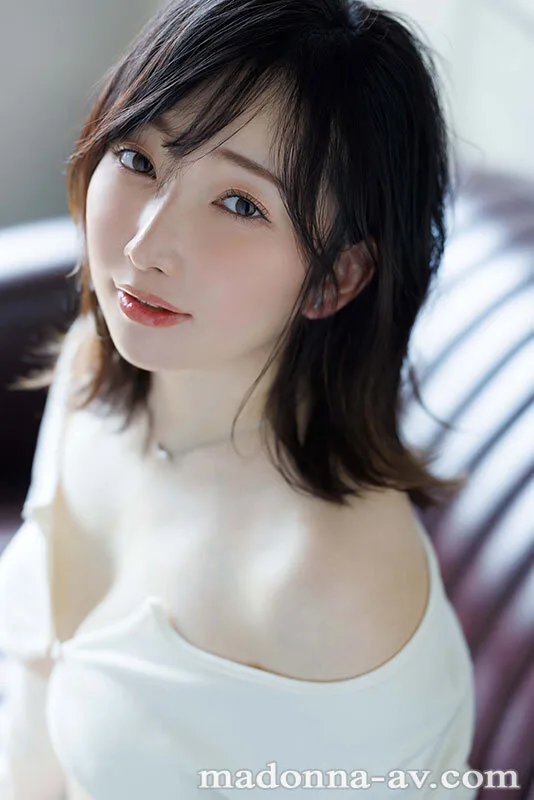 新人 保科希帆 32歳 AV DEBUT 純真な保育士の人妻―。子供のようなあどけなさを’裏切る’強すぎる欲望―。 サンプル画像1