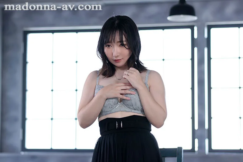 新人 保科希帆 32歳 AV DEBUT 純真な保育士の人妻―。子供のようなあどけなさを’裏切る’強すぎる欲望―。 サンプル画像3